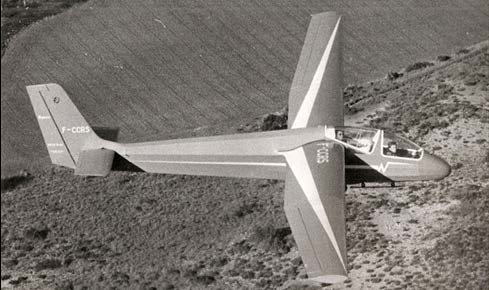 Planeur ancien en vol, années 1960